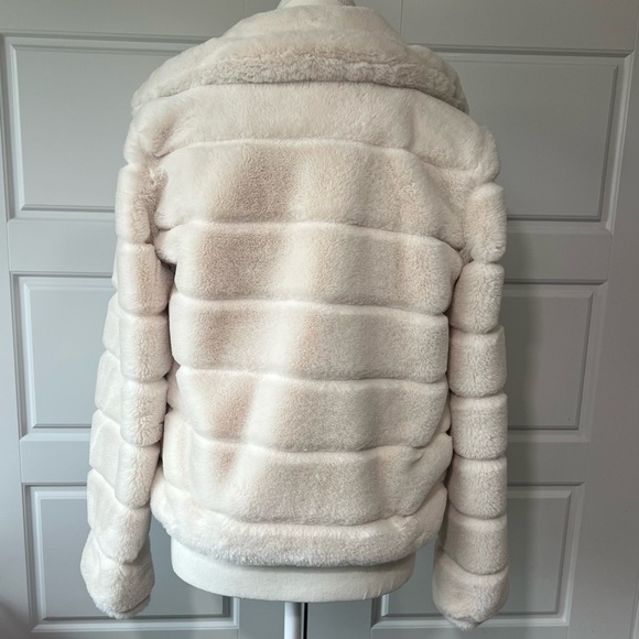 Blank NYC Faux Fur Cream Cropped Jacket Coat Short Winter Warm Elegant Chic XS - Picture 5 of 8